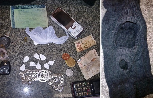 Nove pedras de crack, R$ 100 (cem reais) em espécie, um cordão de prata, uma munição intacta, vários documentos de motos e uma toca ninja foram apreendidos na ação