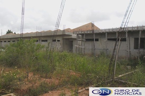 Obra inacabada no Bairro Pereirão (Creche Pro-Infância)