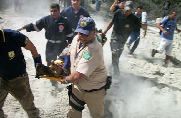 As v&iacute;timas foram resgatadas e conduzidas ao Hospital Regional de Eunapolis. Segundo os socorristas do Samu-192, as v&iacute;timas n&atilde;o correm risco de morte