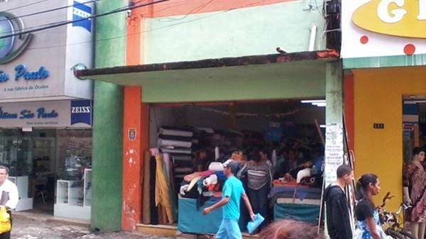 O material era comecializado na loja Agreste Tecidos no centro de Ilh&eacute;us.