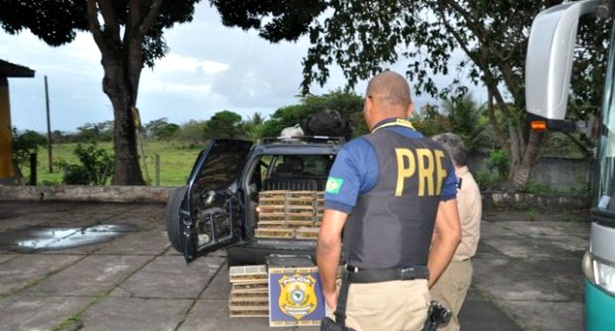 Os policiais rodoviários federais relizaram a apreensão durante fiscalização realizada na BR-101
