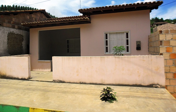 Casa pertecente ao prefeito de Itabela Osvaldo Gomes Carib&eacute;, localizada no distrito de S&atilde;o Jo&atilde;o do Monte (Montinho). Segundo Ivana, a casa foi constru&iacute;da com recursos desviados da Funda&ccedil;&atilde;o Nacional da Sa&uacute;de (Funasa)