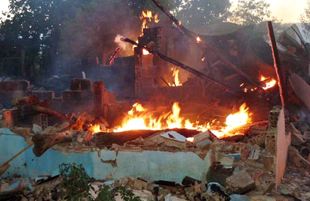A casa da assassina Maria de Fátima foi destruído por moradores da localidade