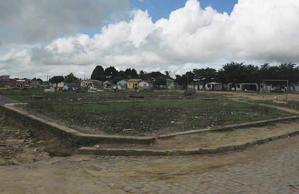 O antigo cemitério se encontra em estado de total abandono. No local não há mais muro, os restos mortais de pessoas ali sepultadas não foram removidos e existe até um campo de futebol em meio aos túmulos