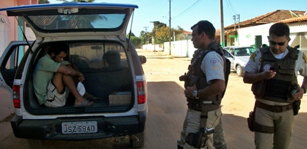 Jovane foi preso em uma ronda de rotina pelos policiais militares Alexandre, Tércio e Rosemberg