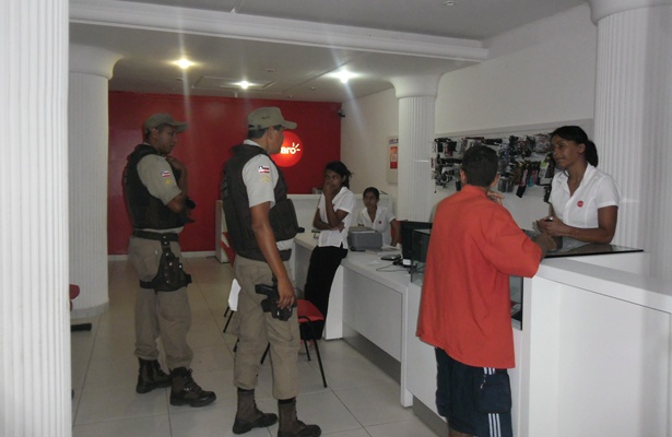 A Pol&iacute;cia Militar esteve no local e relizou dilig&ecirc;ncias, mas o criminoso n&atilde;o foi encontrado