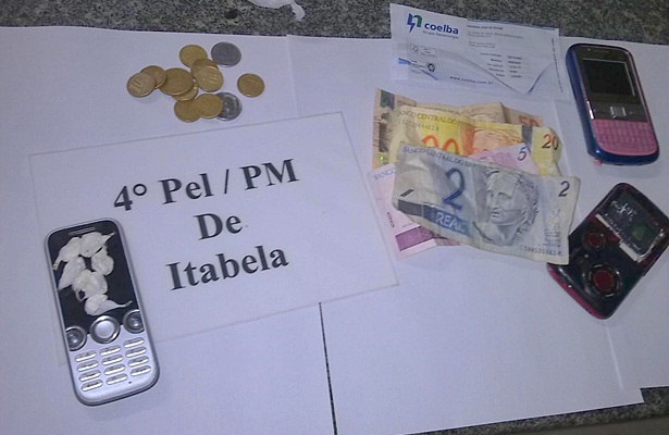 Na ação foram apreendidas sete trouxas de cocaína e R$ 78,75, em espécie.