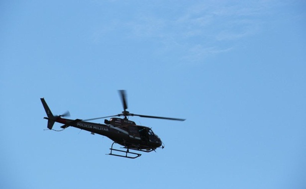 Um helicóptero do Graer também participa das buscas ao marginal