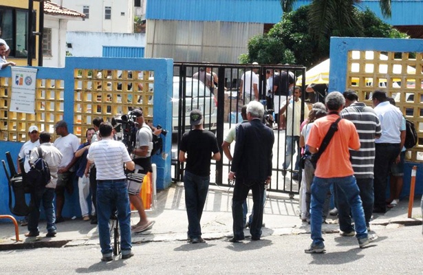 Ap&oacute;s desocupa&ccedil;&atilde;o, PMs se reuniram no gin&aacute;sio do Sindicato dos Banc&aacute;rios
