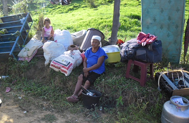Crian&ccedil;as e idosos ficaram sem ter para onde ir