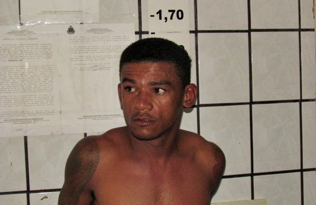 Irineu, que já tinha sido preso por porte ilegal de arma de fogo, dessa vez foi autuado em flagrante por tráfico de drogas (Fotos: Radar64)