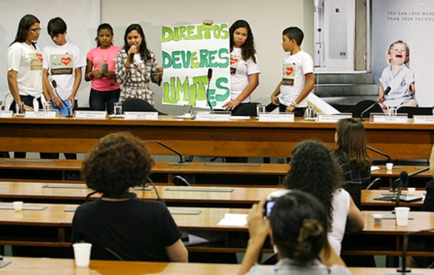 Audi&ecirc;ncia p&uacute;blica na C&acirc;mara debate projeto de lei que prev&ecirc; puni&ccedil;&atilde;o para castigo imposto aos filhos.